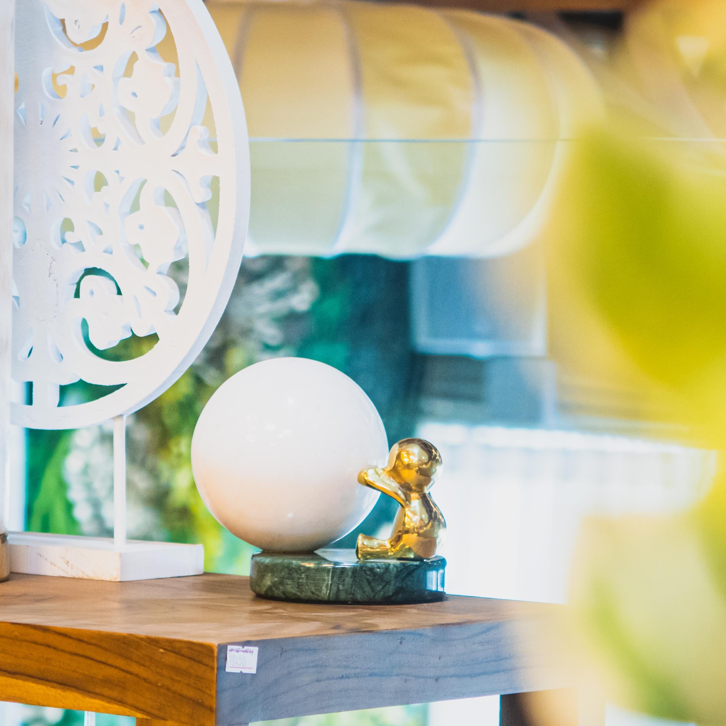 Push White Marble With Golden Kid